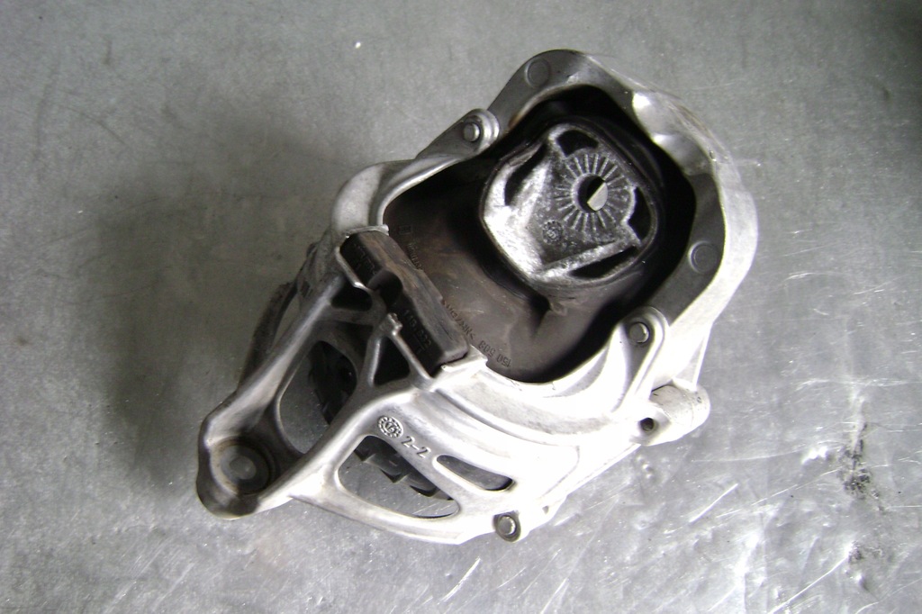 фото №1, Audi q5 fy - подушка двигателя 4m0199372m