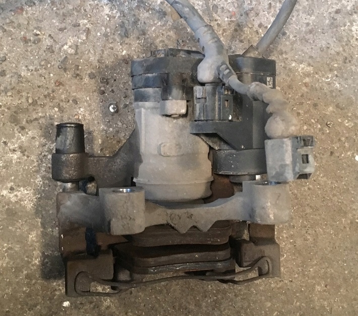 фото №1, Vw passat b8 суппорт тормозной задняя правый 3q0615406j