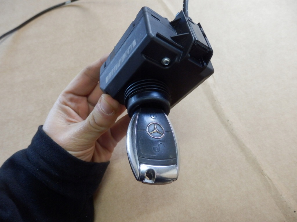 фото №1, Mercedes glk 320cdi замок зажигания ключ a2045451308