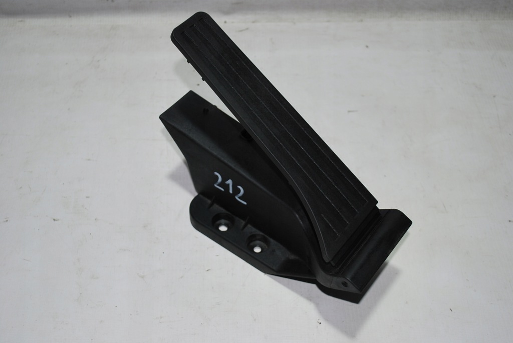 фото №2, Mercedes e-klasa w212 педаль газа