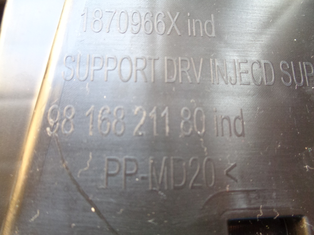 фото №3, Peugeot 5008 ii 17- пластик кронштейн 9816821180