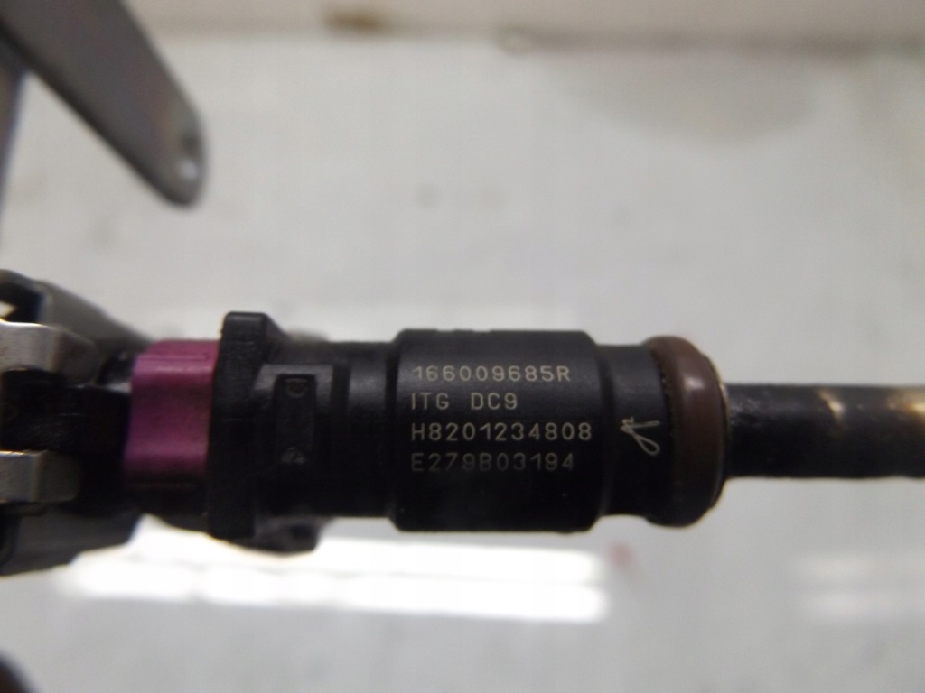 Twingo iii 1,0 молдинг упорскування 100019432 r Оригінал