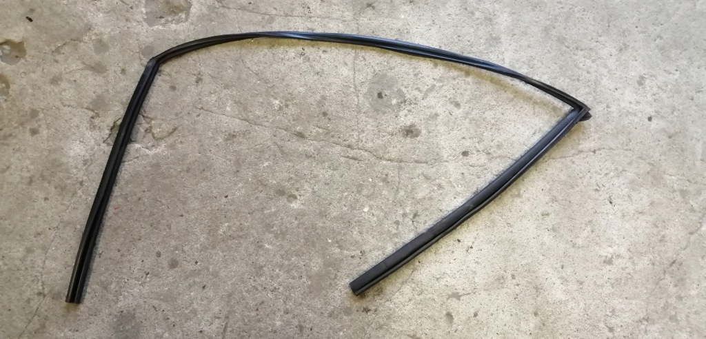 фото №1, Mazda 3 09-13 bl прокладка дверь левый перед