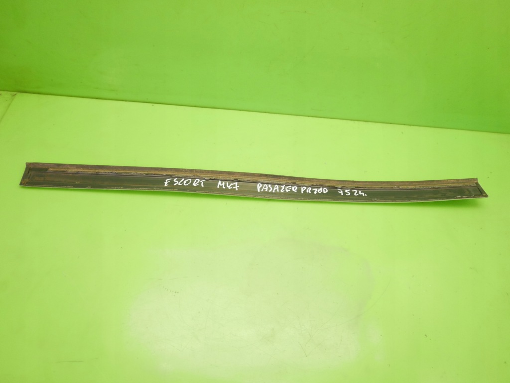 Молдинг дверей перед права ford escort mk7 5d hb 95- Недорого