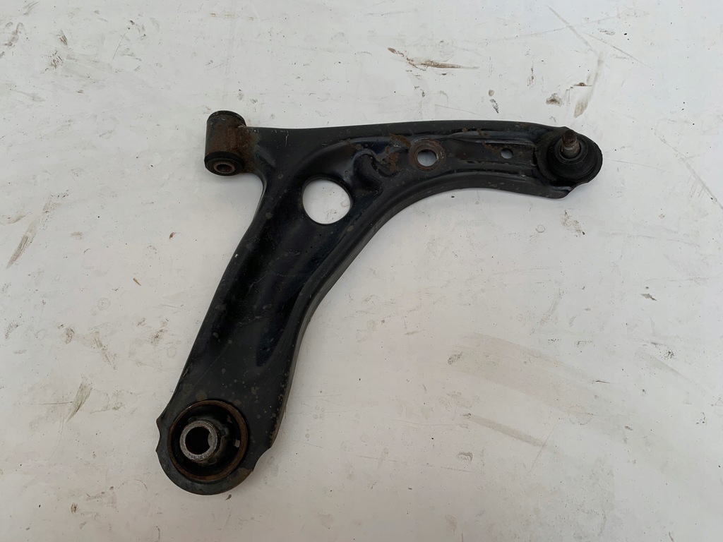 фото №1, Aygo c1 107 рычаг правый