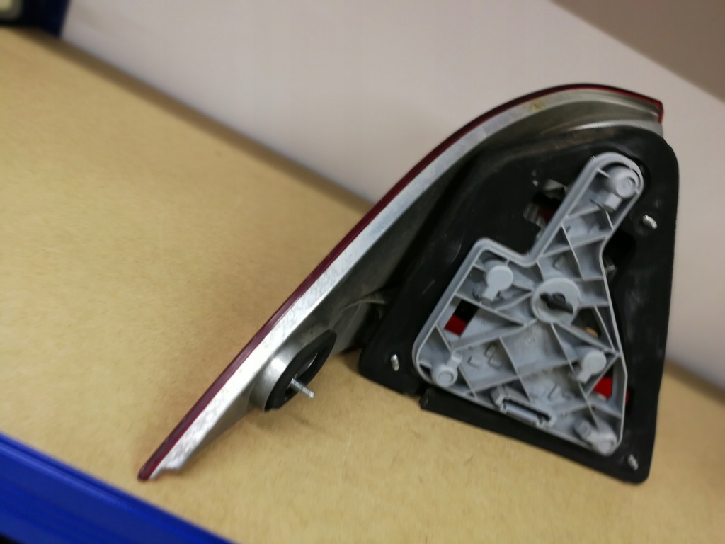 фото №8, Mercedes w203 лампа задняя правая sedan