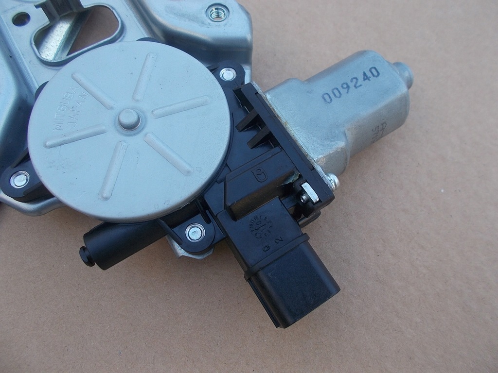 фото №4, Outlander 10-12 подъемник стекло дверь правое перед