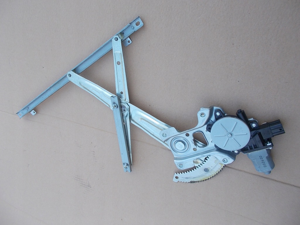 фото №1, Outlander 10-12 подъемник стекло дверь правое задние