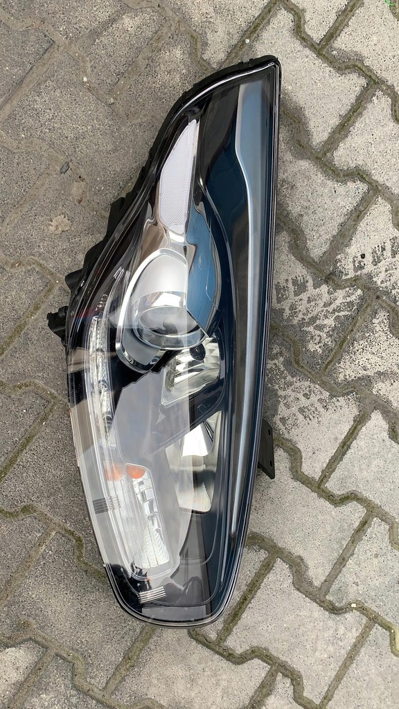 фото №1, Kia carens 2012- лампа ксенон правый