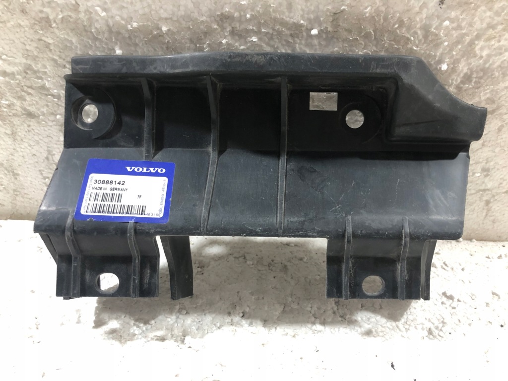 фото №1, Volvo v40 99-04 напрямна бампера правий задня оригінал