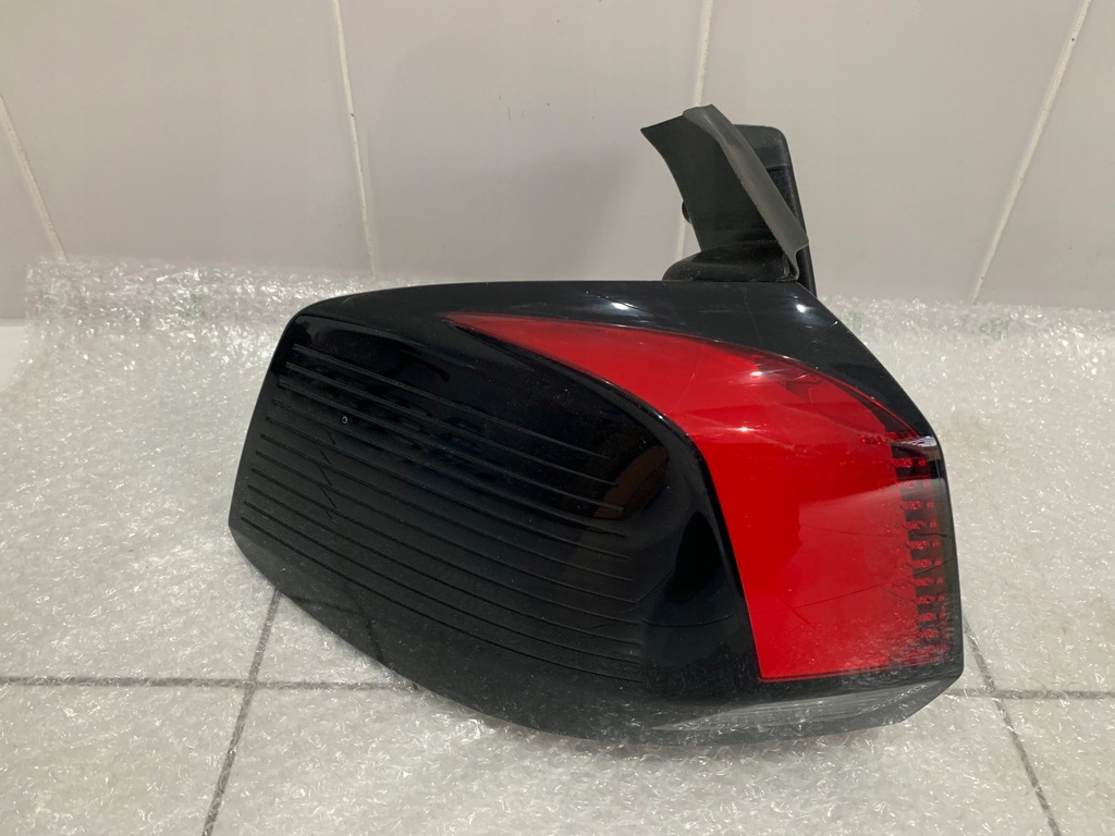 фото №1, Лампа левая задняя peugeot 5008 ii 9811028080