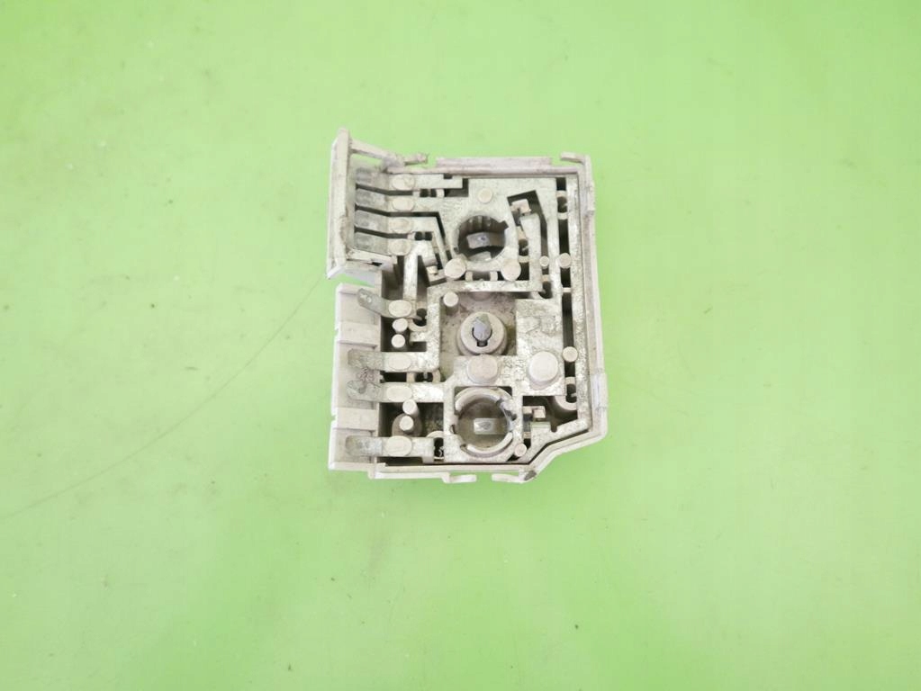 фото №1, Вкладка молдинг лампи права задня audi 80 b3 sedan