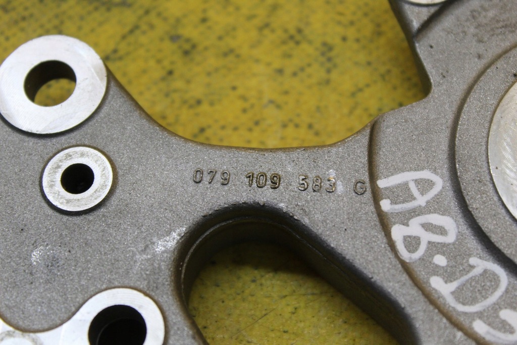 фото №6, Кронштейн основание napępu насоса масла a8 s8 d3 5.2 fsi 079109583g