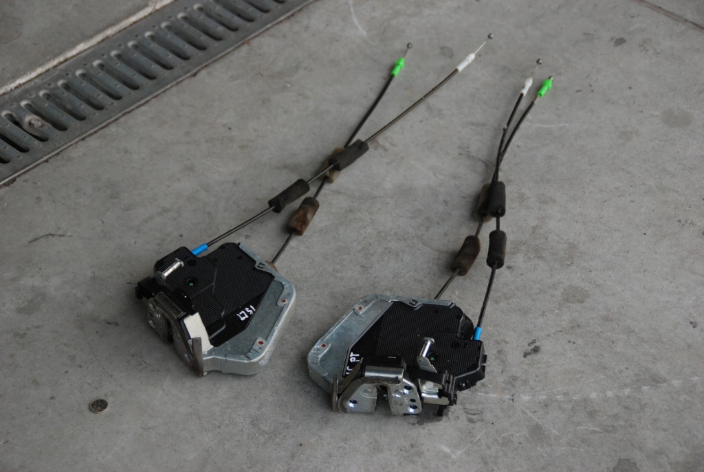 фото №2, Lexus is 250 замок двері задня p / l 06-11r