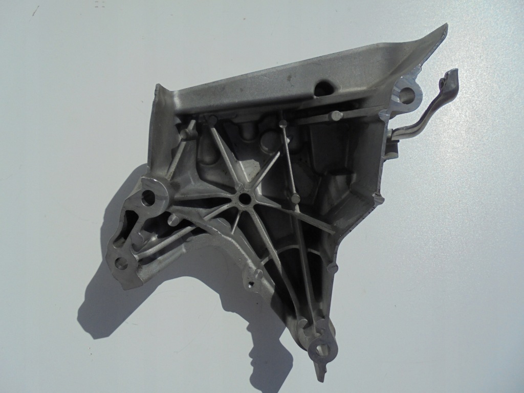 Audi a3 8v кронштейн кронштейн двигателя 04e199275 15/1 с Разборки