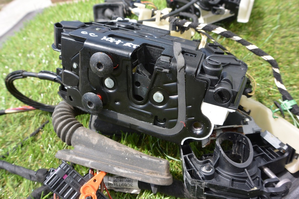 фото №6, Замок двері insta лівий правий задня vw passat cc lift