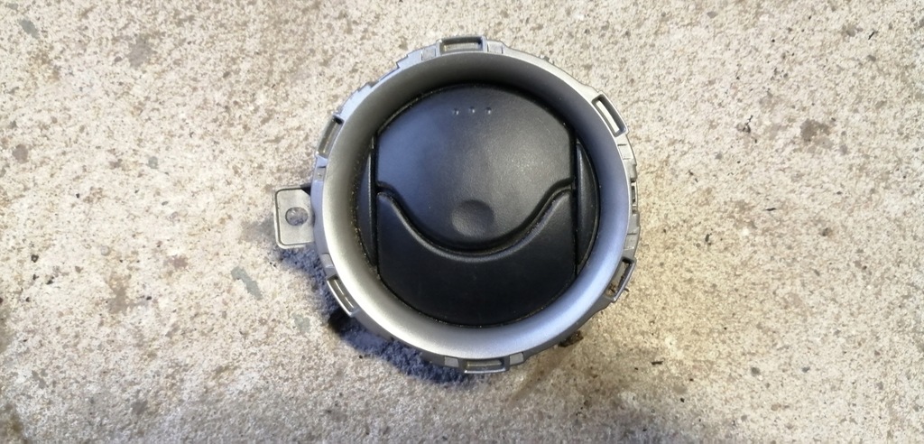 фото №1, Nissan note e12 13-16 решётка обдув