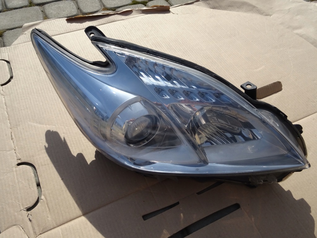 фото №1, Toyota prius 09-16 лампа правая обычная голубой