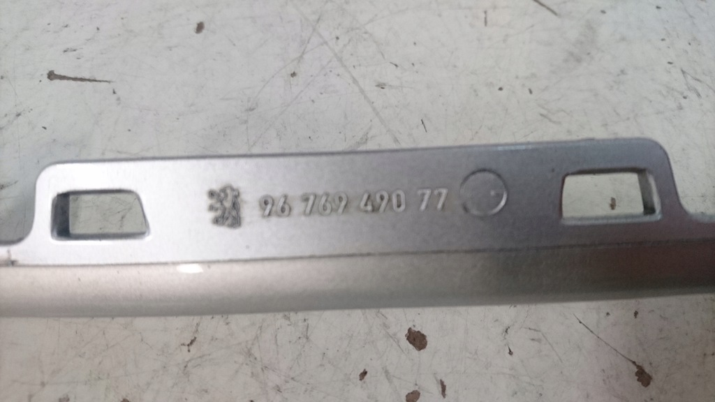 фото №11, Peugeot 301 молдинг решетка решётка бампера серебристая