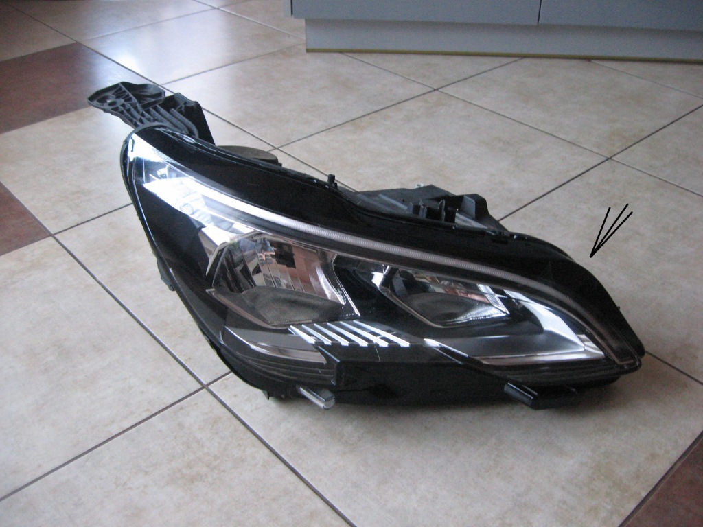 фото №1, Правая обычная led - peugeot 3008 ii - 5008 ii 2017