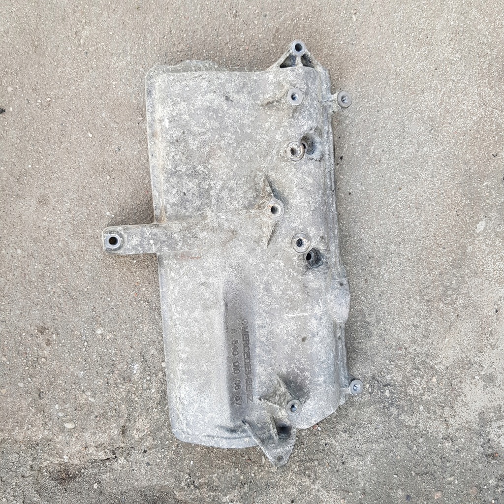 фото №1, Крышка клапанов mercedes w245 2.0 cdi