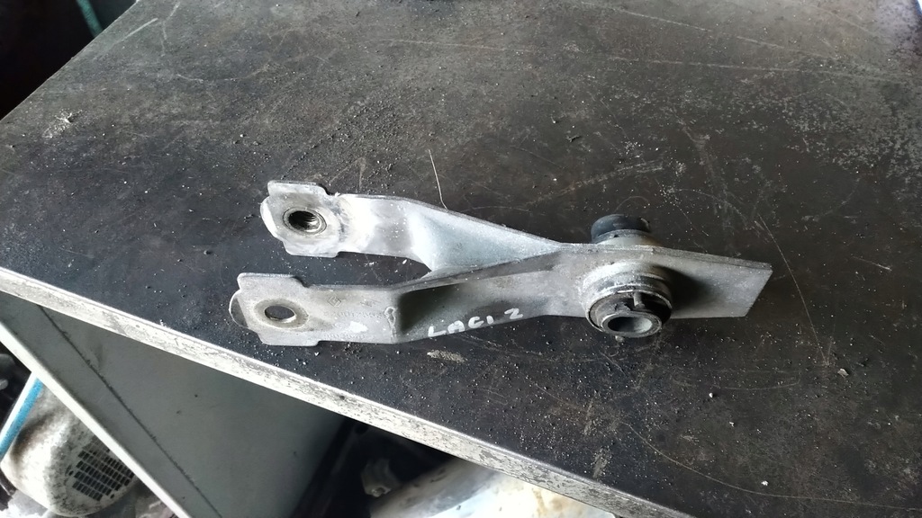 фото №1, Renault laguna ii - кронштейн двигуна 8200125539