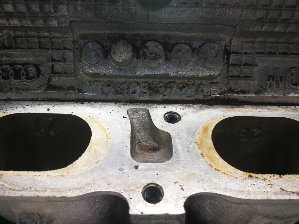 фото №12, Головка комплектная правая audi 2.7 are 078103373ae