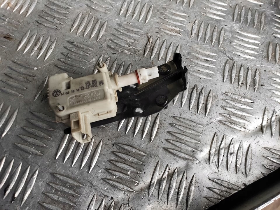 фото №1, Привод моторчик крышка топлива audi tt 8n