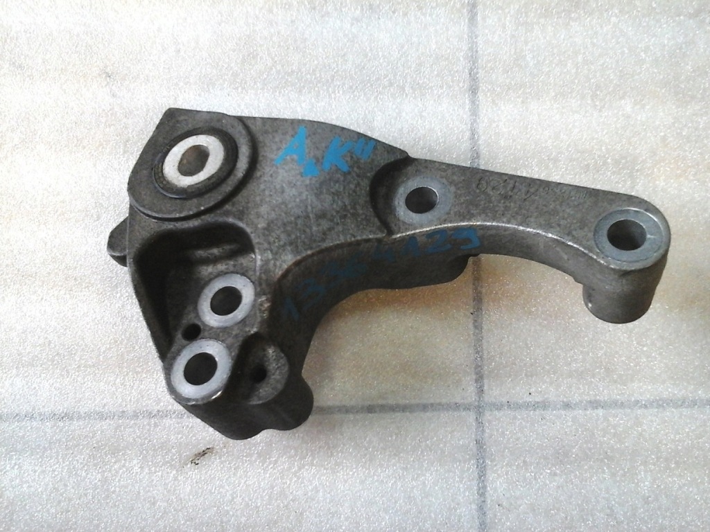 Купить Opel astra k 5 2017-2021 rok кронштейн кронштейн коробки 13364129