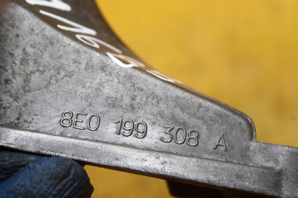 фото №6, Кронштейн опора audi a4 b6 2.0 b 8e0199308a