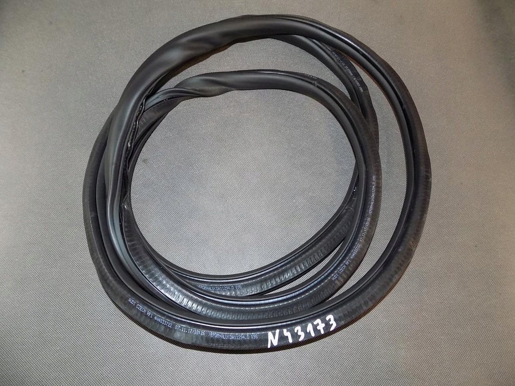 фото №1, Audi a8 4n прокладка дверь правый задняя 4n4833722