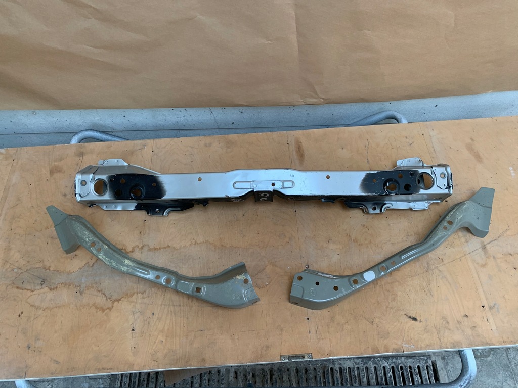 фото №1, Toyota corolla verso 04-08 pas передний усилитель