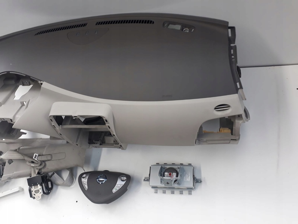 фото №4, Nissan leaf приборная панель консоль подушка безопасности подушки безопасности ремни