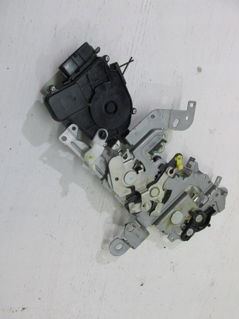 фото №3, Замок двері правий задня mazda 5 premacy 05-