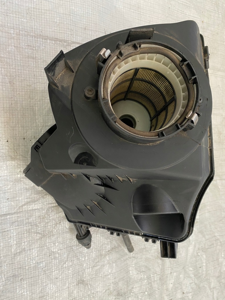 фото №4, Audi оригинальный номер 4f0133837bb корпус фильтра воздуха