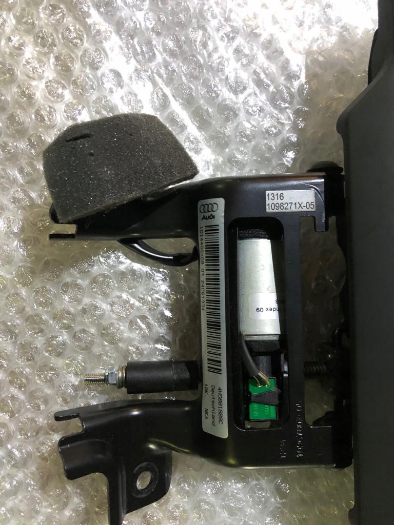 фото №10, Audi a8 s8 d4 задние мониторы система rse комплект 4h0919709c 4h0035762m