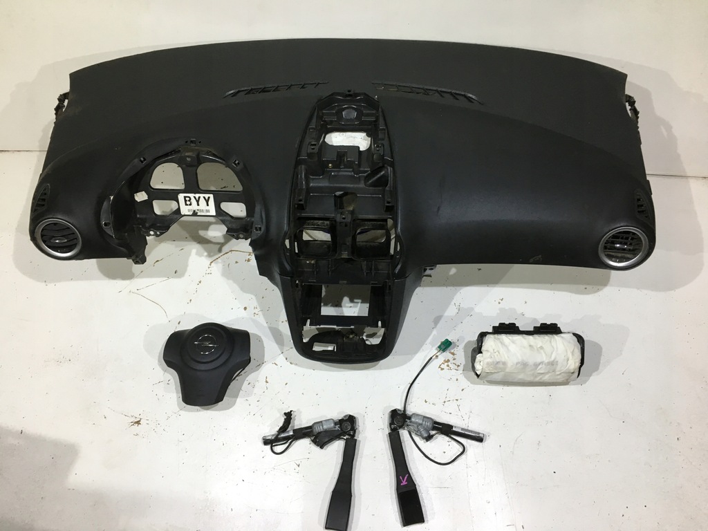 фото №1, Opel corsa d приборная панель консоль подушка безопасности подушки безопасности ремни