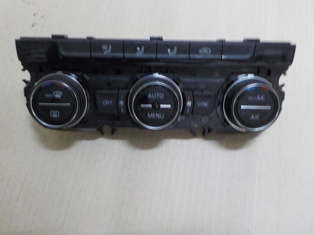 фото №1, Vw golf vii - панель кондиционера