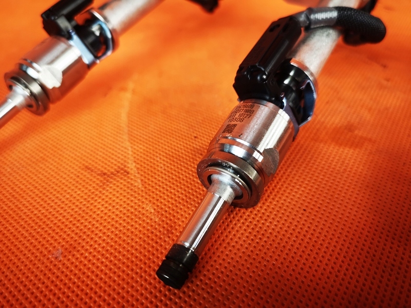 Volvo v40 2017 молдинг форсунки x4 комплект 31478606 / 31478555 Доставка