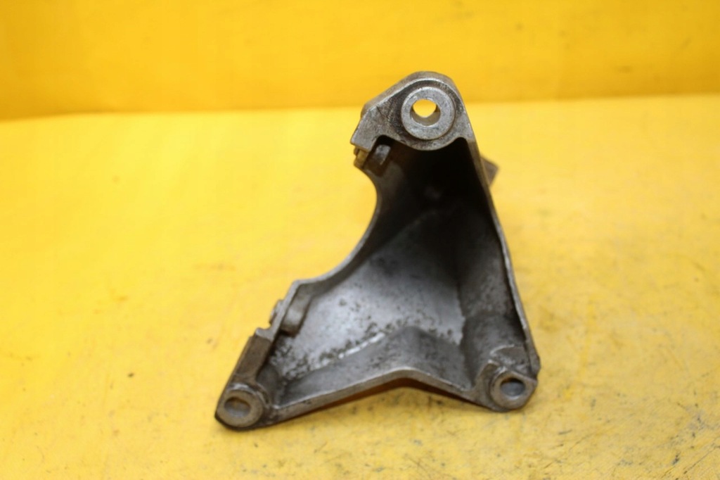 фото №4, Кронштейн опора audi a4 b6 2.0 b 8e0199308a