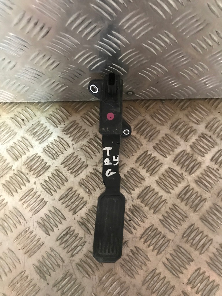 фото №1, Prdał газу toyota avensis t29 15-18