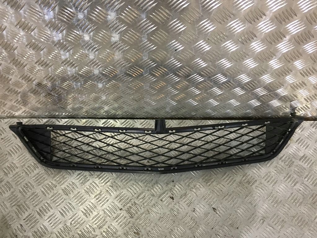 Купити Середня решітка w бампер mercedes a169