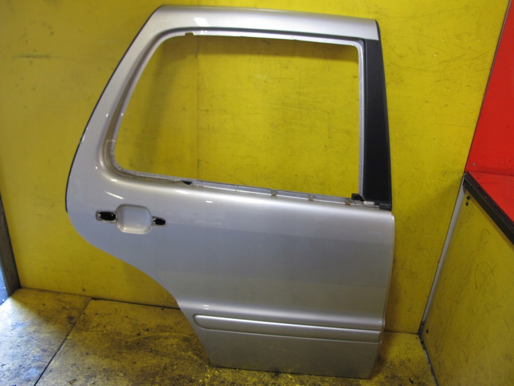 фото №1, Mercedes ml w163 дверь задняя правое 744