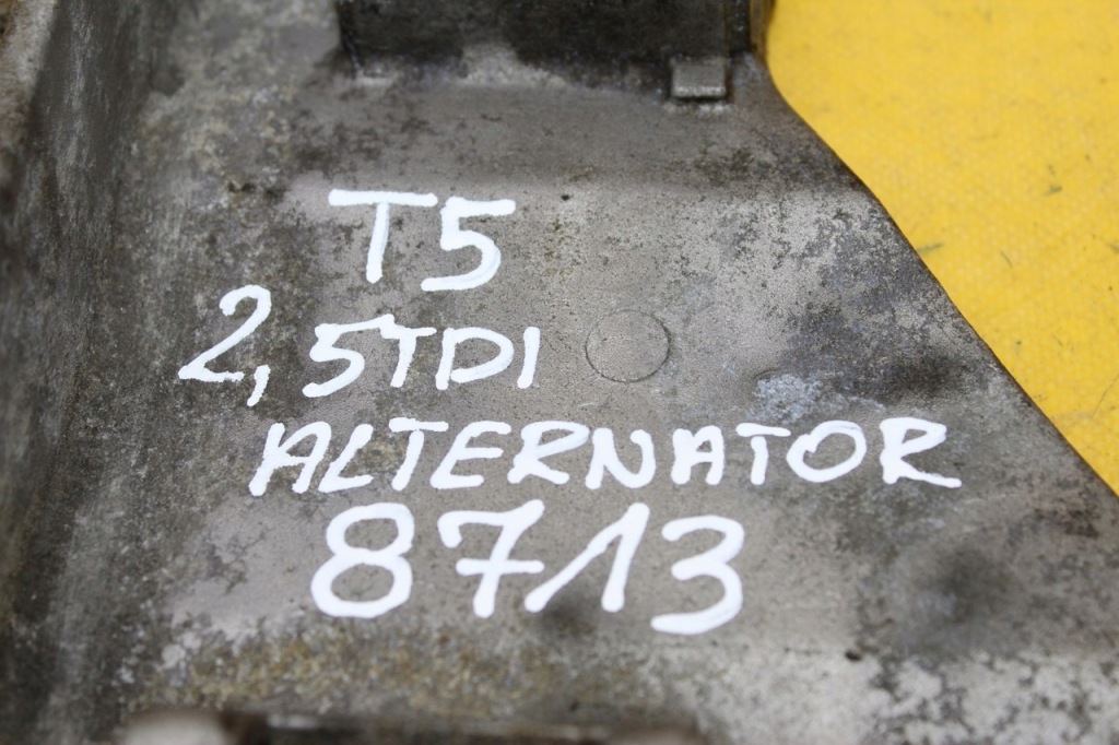 Кронштейн основание генератора vw t5 2.5 tdi 070903143c Киев
