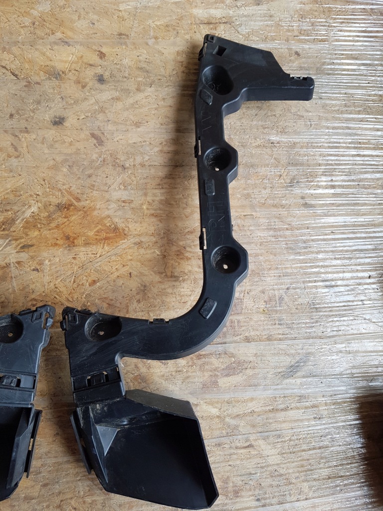 фото №3, Ford focus mk3 kombi напрямна бампера задня