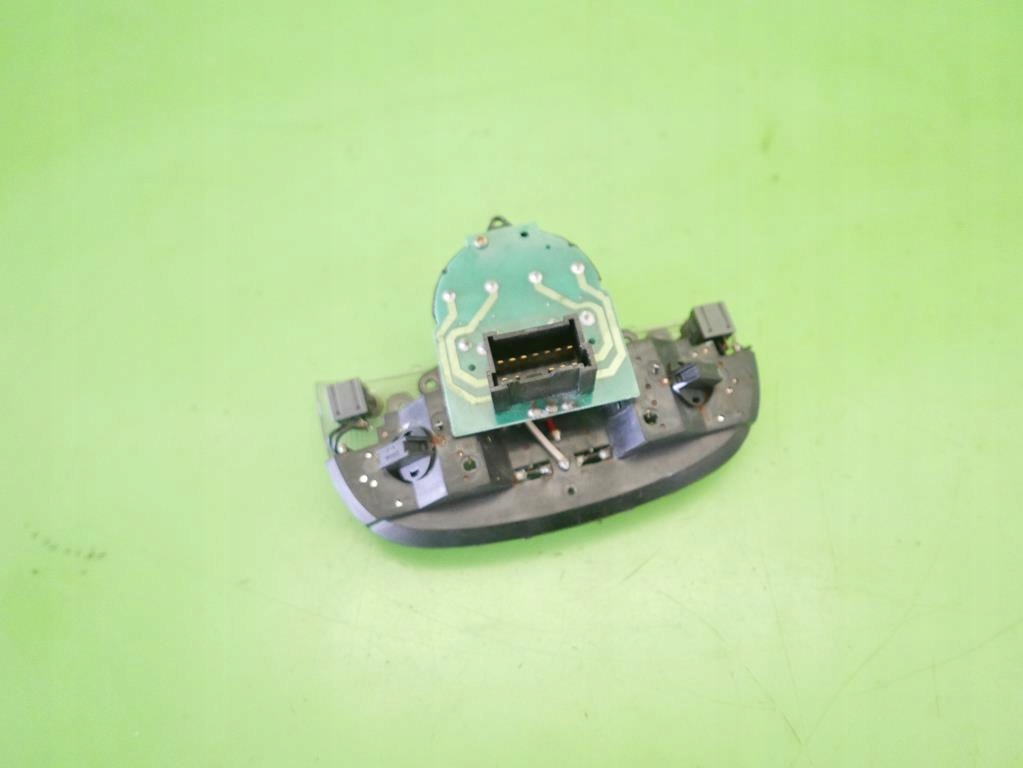 фото №5, Лампа освітлення кабіни перед kia carnival i 01-