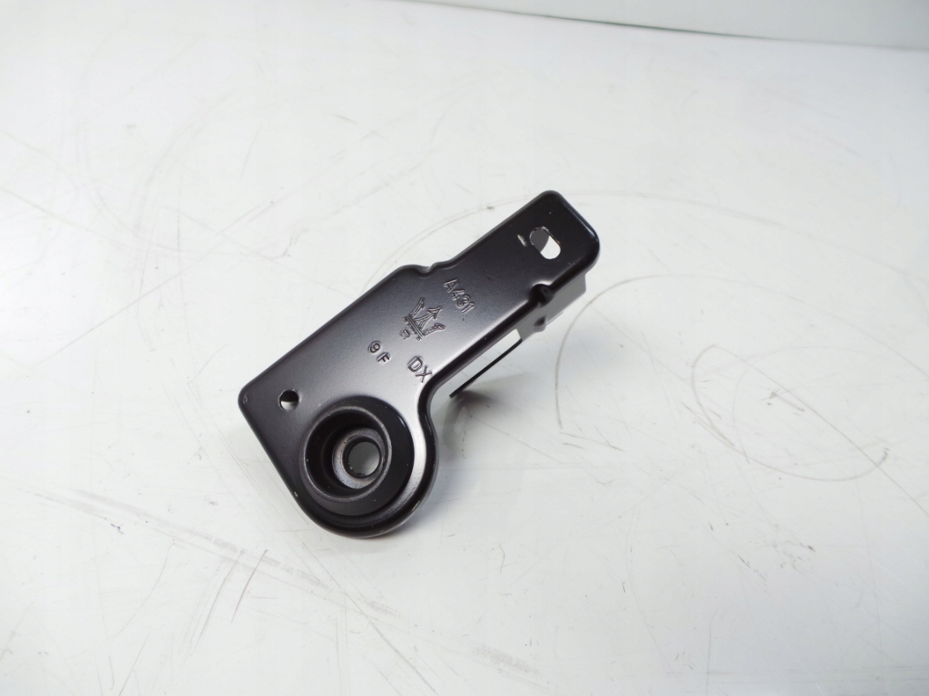 фото №1, Кронштейн интеркулер правый maserati levante