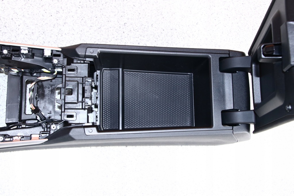 фото №6, Bmw g20 g21 - туннель средний подлокотник чёрный