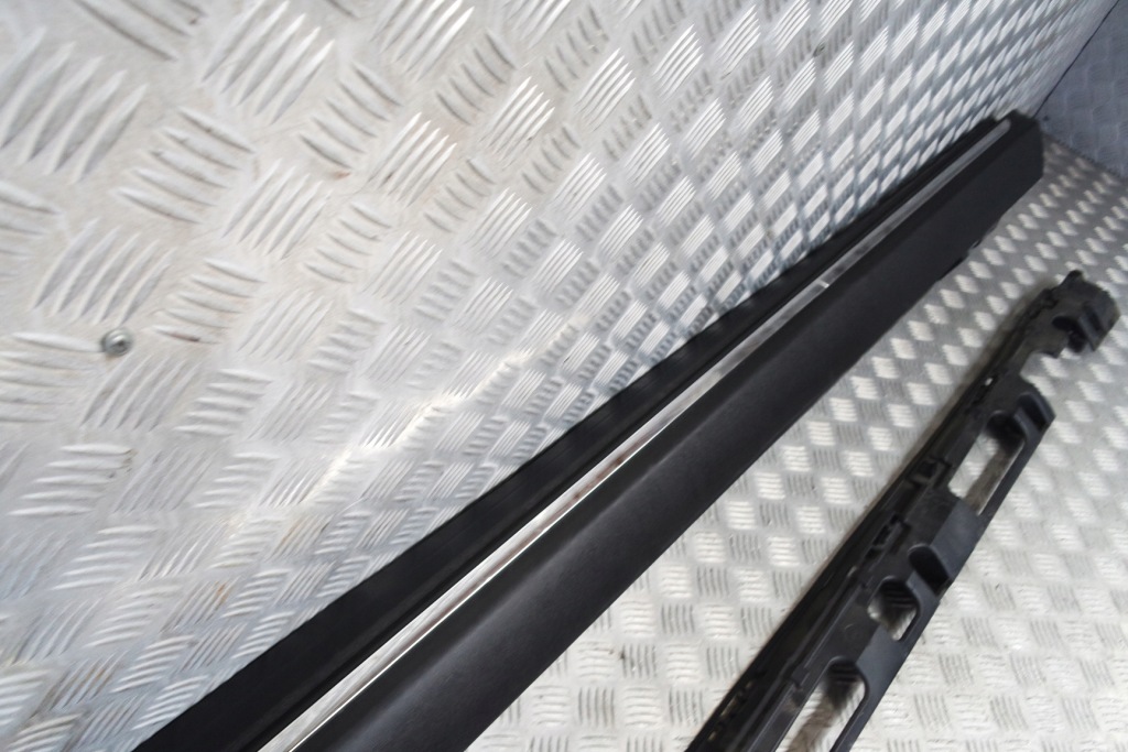 Mercedes 166 gle suv молдинг порог левая в Украине