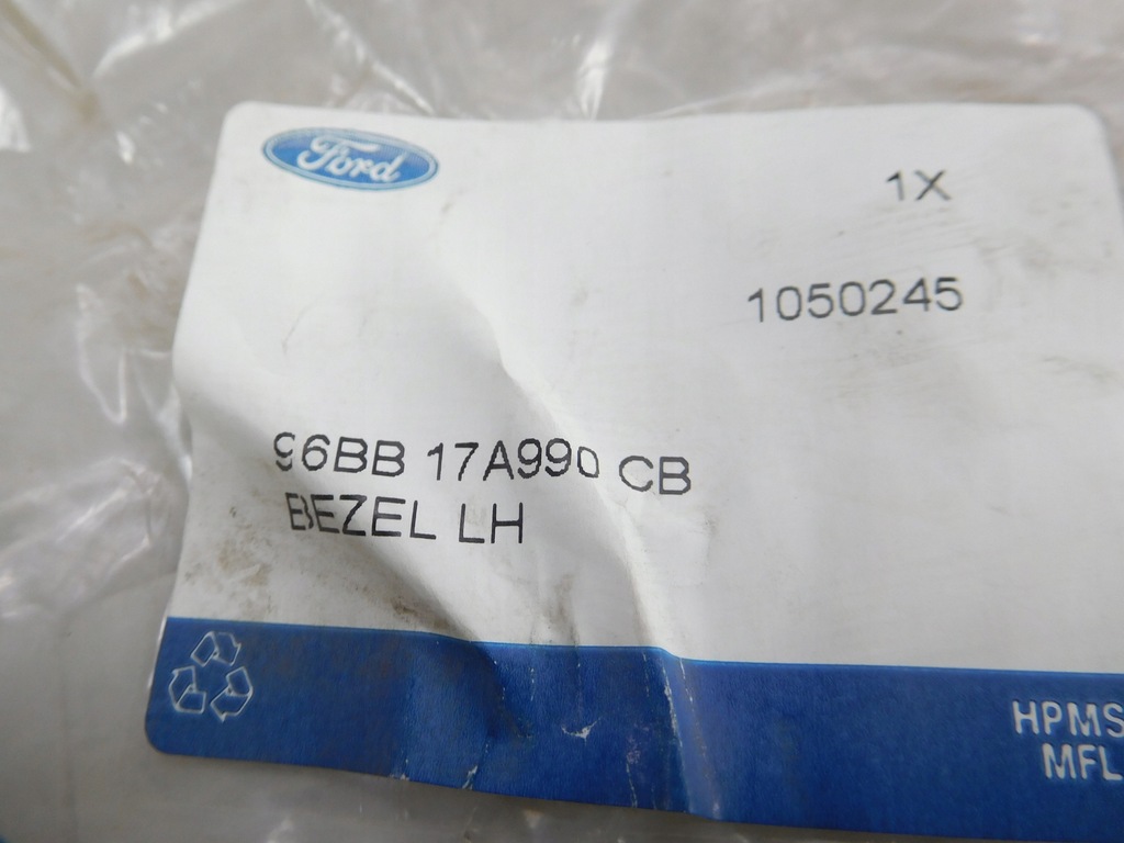 фото №9, Ford оригінальний номер 1050245 рамка корпус лампи протитуманної фари